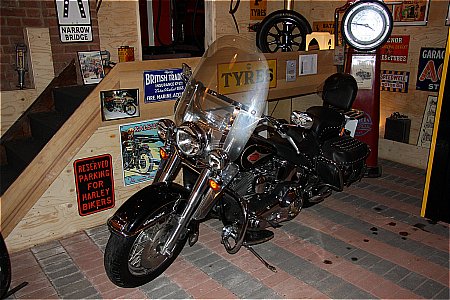 HARLEY DAVIDSON - click to enlarge